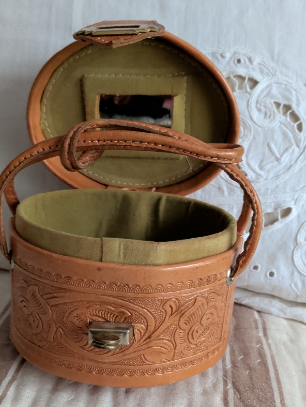 Tan Embossed Leather Oval makeup /jewelry small case w mirror /Olive Interior.